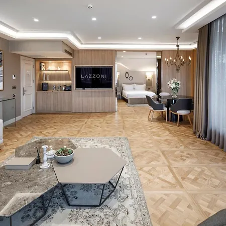 Lazzoni מלון
