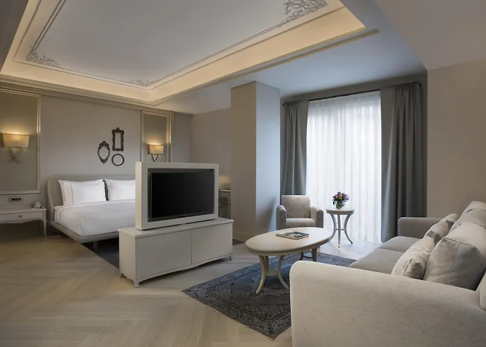 Отель Lazzoni 5*