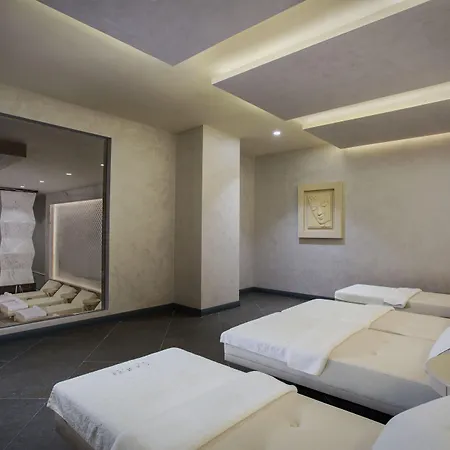 Отель Lazzoni 5*